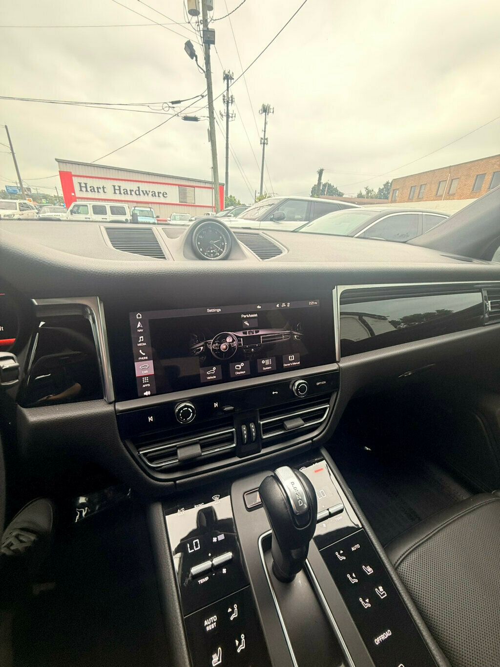 2022 Porsche Macan photo 25