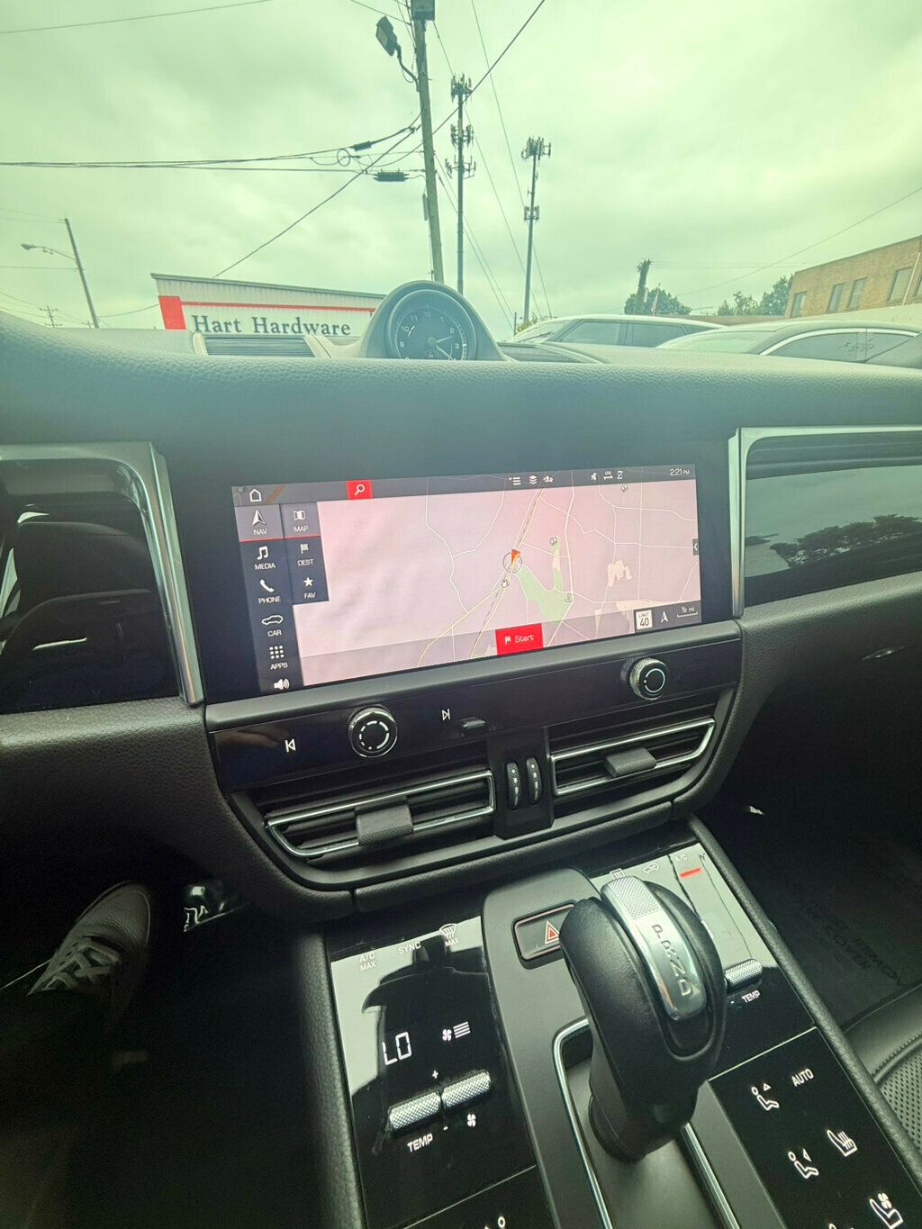 2022 Porsche Macan photo 26