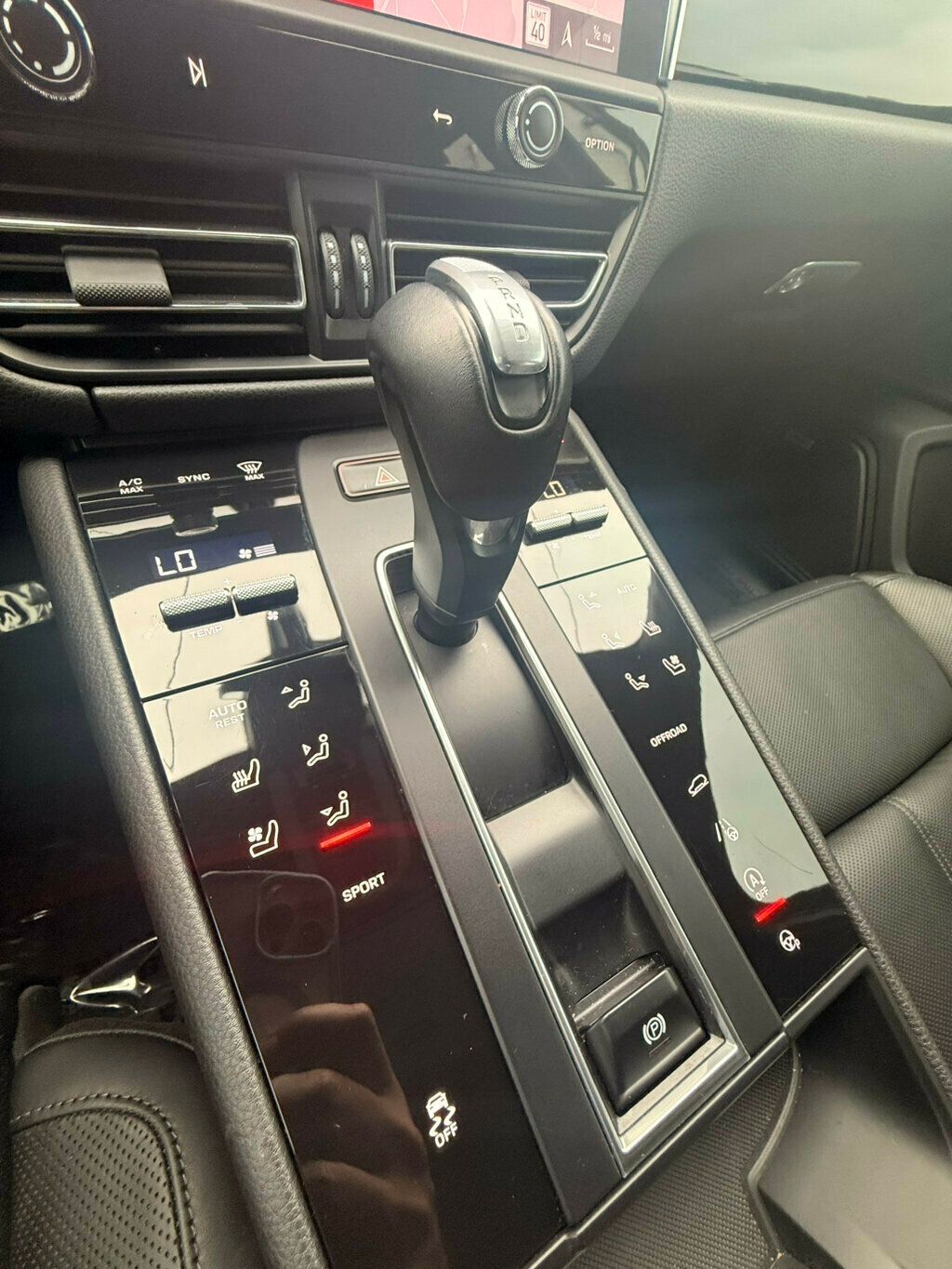 2022 Porsche Macan photo 28