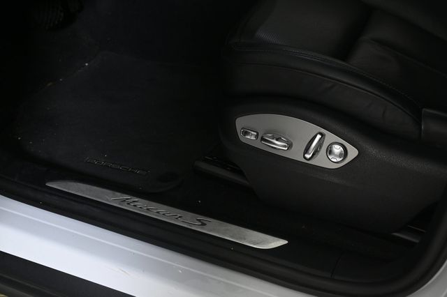 2022 Porsche Macan S - 22976230 - 25
