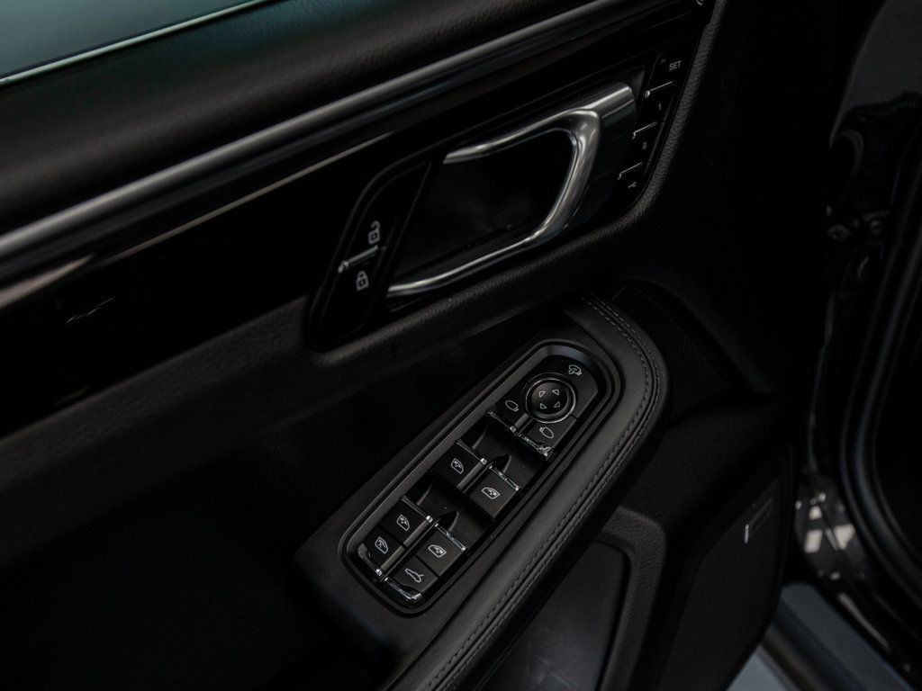 2022 Porsche Macan S photo 30