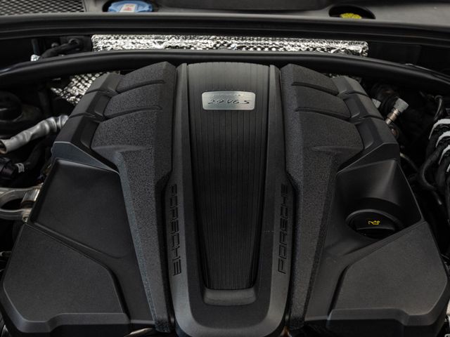 2022 Porsche Macan S AWD - 22911825 - 6