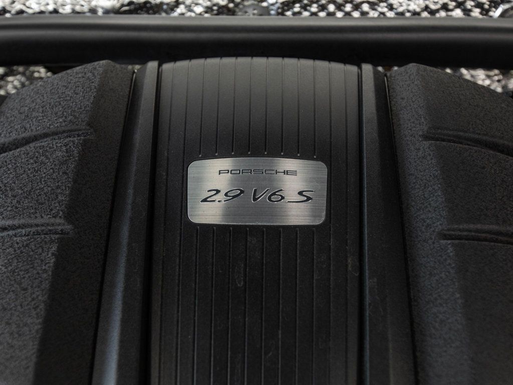 2022 Porsche Macan S photo 7