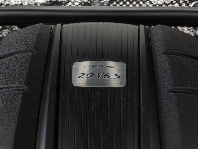 2022 Porsche Macan S AWD - 22911825 - 7