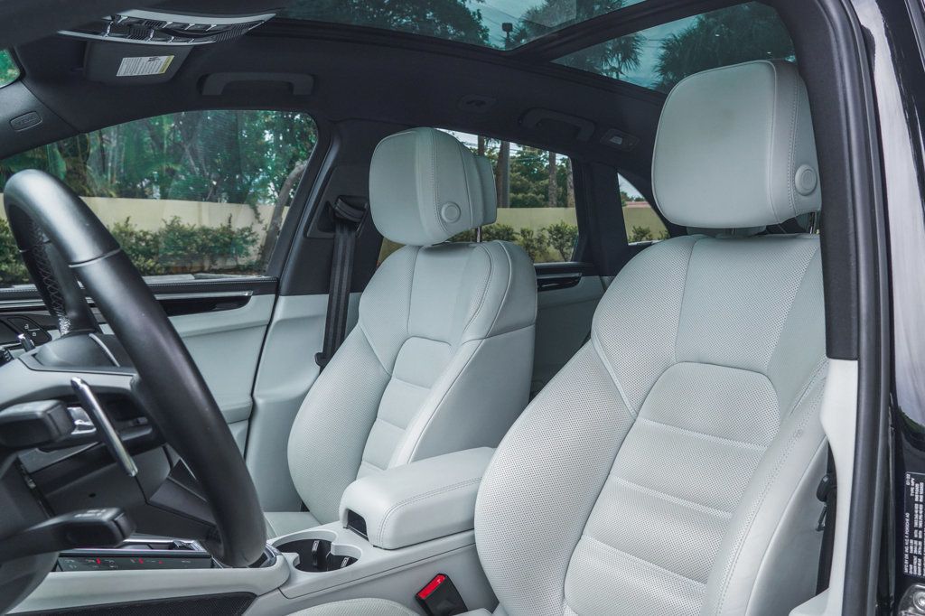 2022 Porsche Macan S photo 13