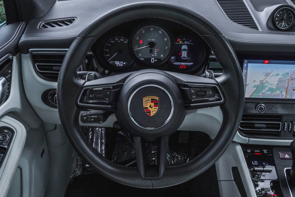 2022 Porsche Macan S photo 16