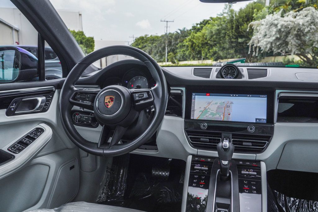 2022 Porsche Macan S photo 19