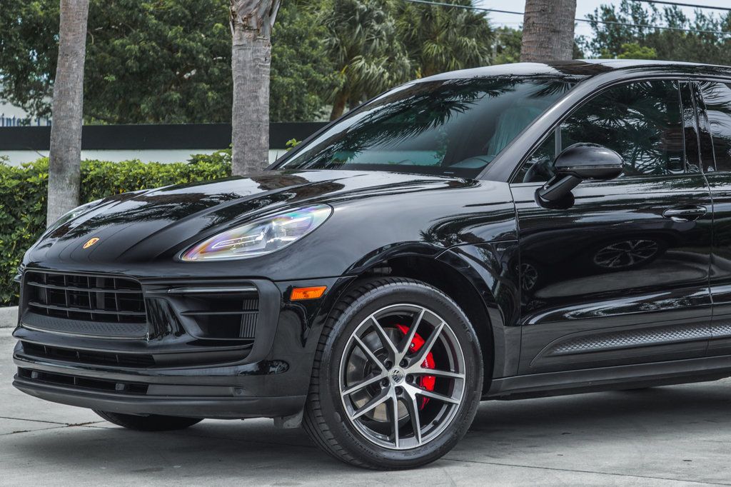 2022 Porsche Macan S photo 2