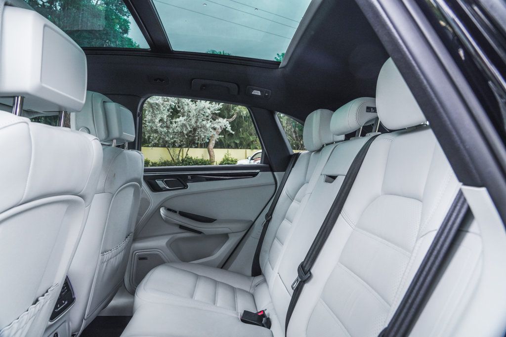 2022 Porsche Macan S photo 21