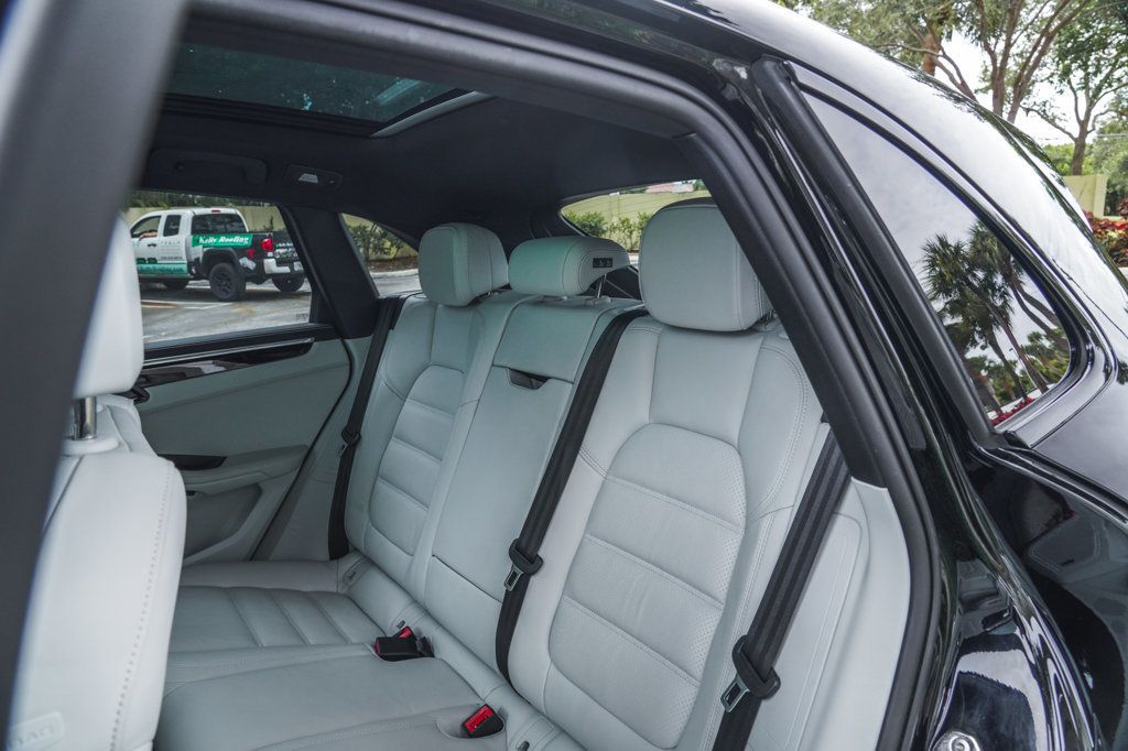2022 Porsche Macan S photo 22