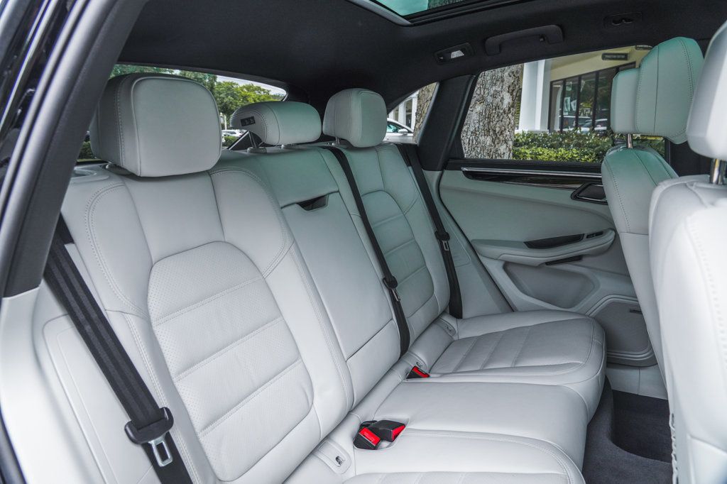 2022 Porsche Macan S photo 23