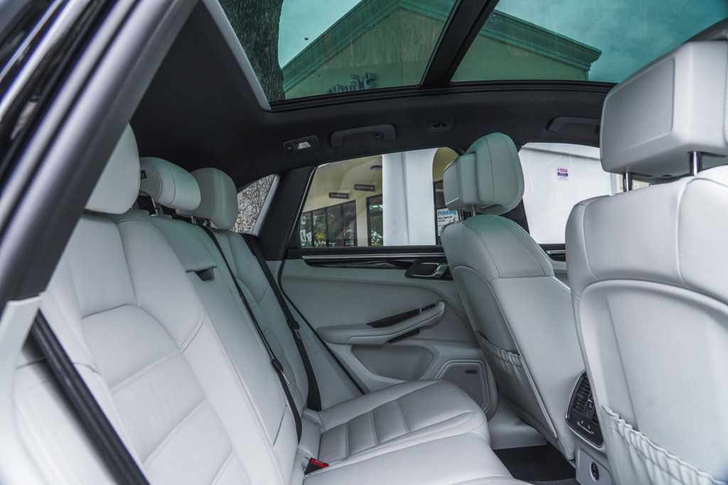 2022 Porsche Macan S photo 24