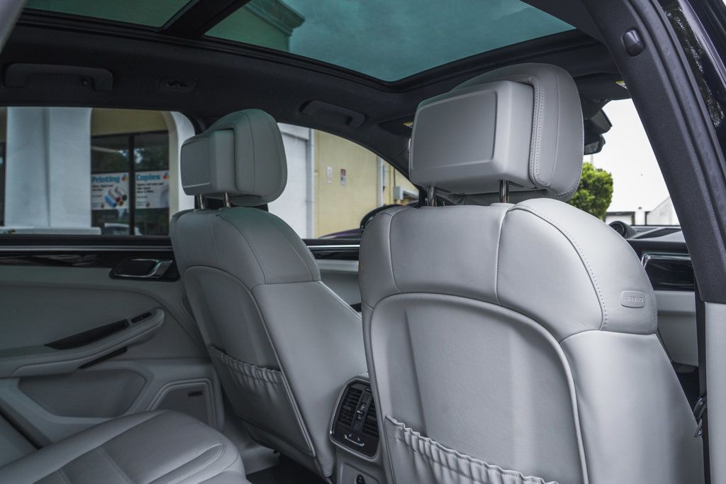 2022 Porsche Macan S photo 25