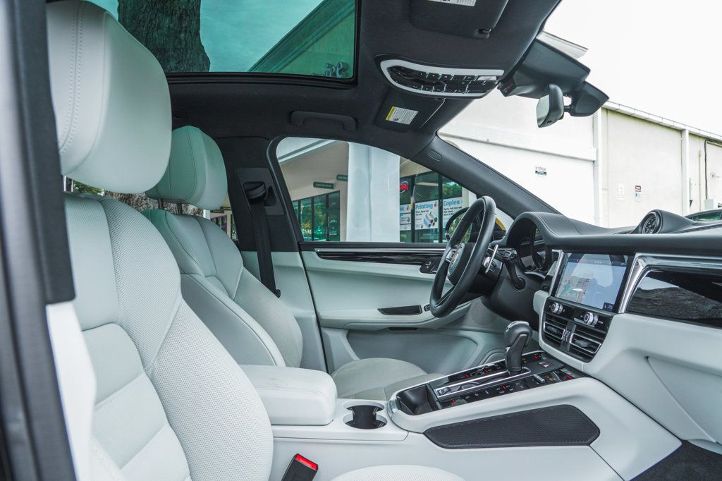 2022 Porsche Macan S photo 26