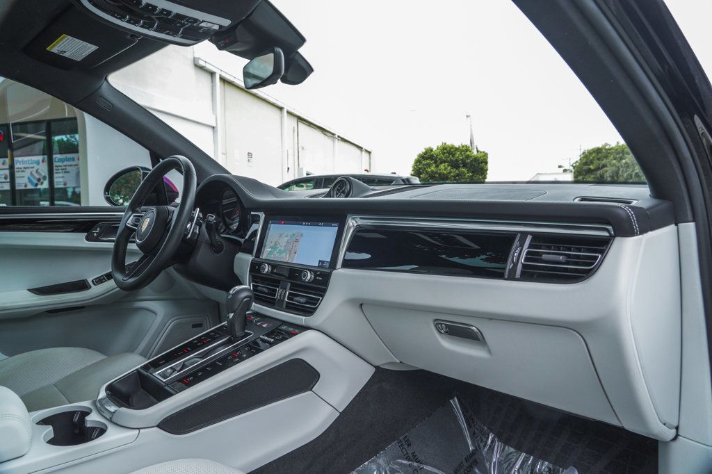 2022 Porsche Macan S photo 28