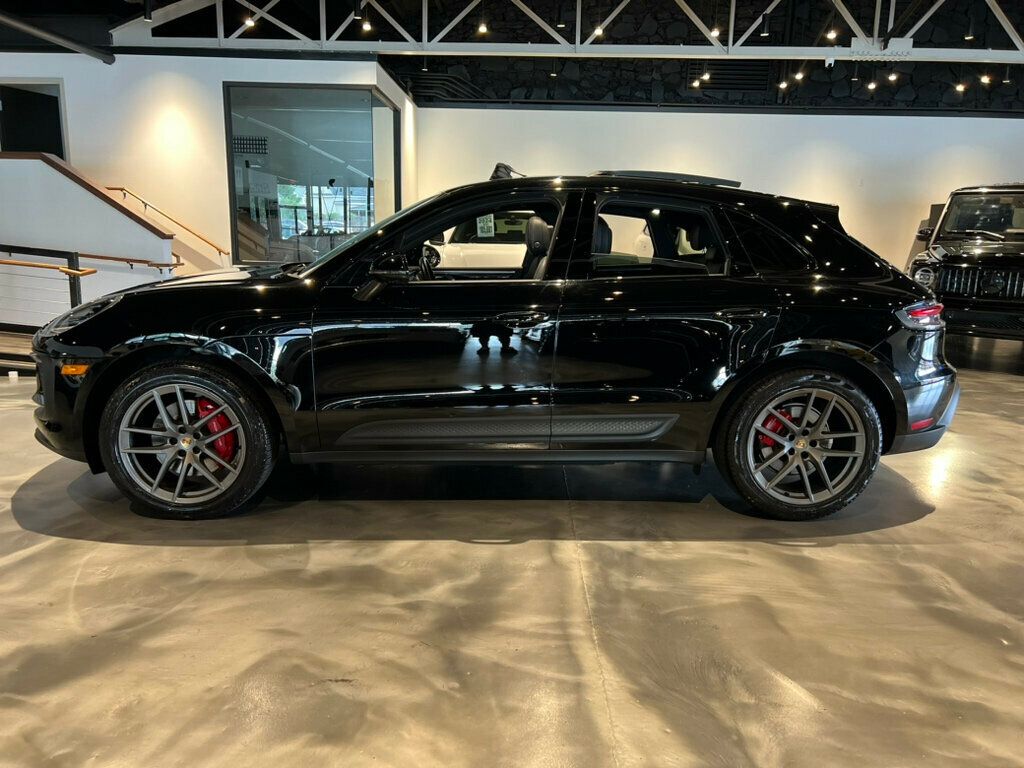 2022 Porsche Macan S photo 2
