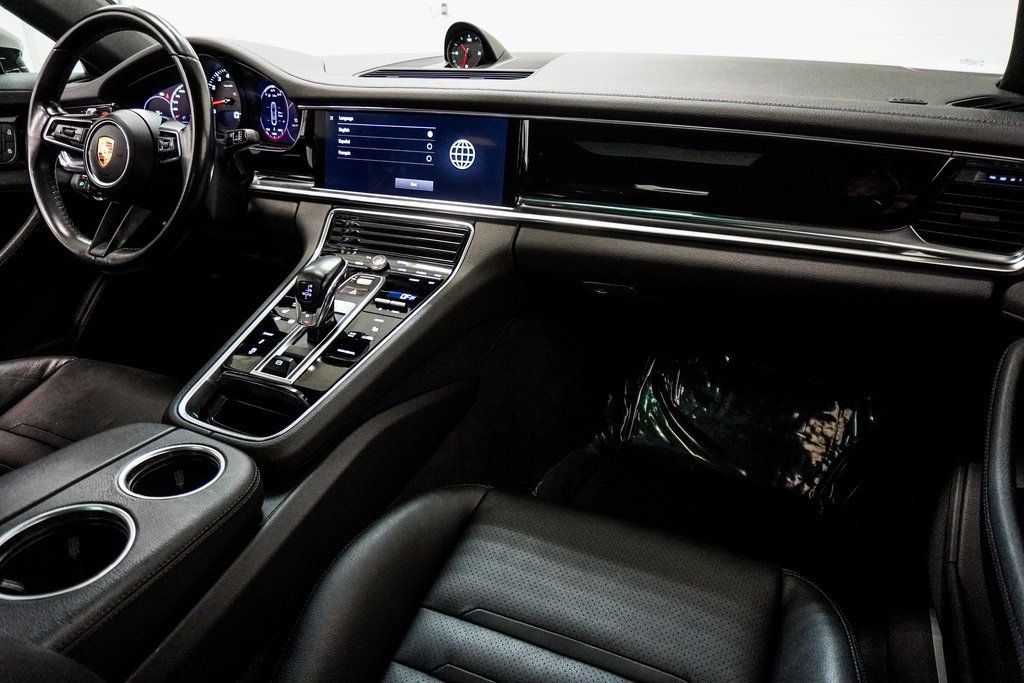 2022 Porsche Panamera 4 photo 24