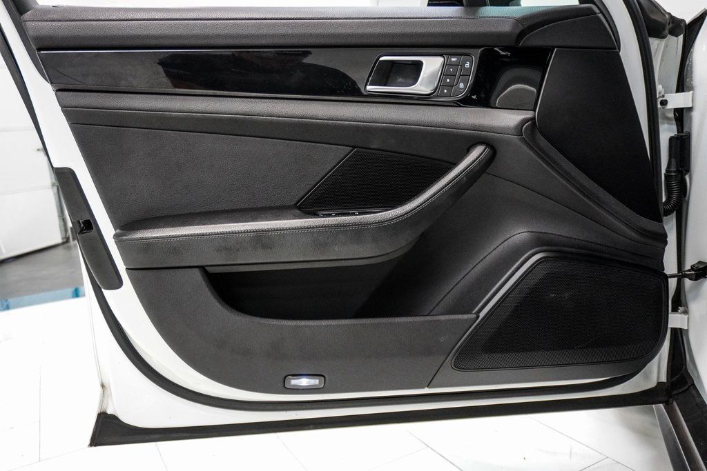 2022 Porsche Panamera 4 photo 36