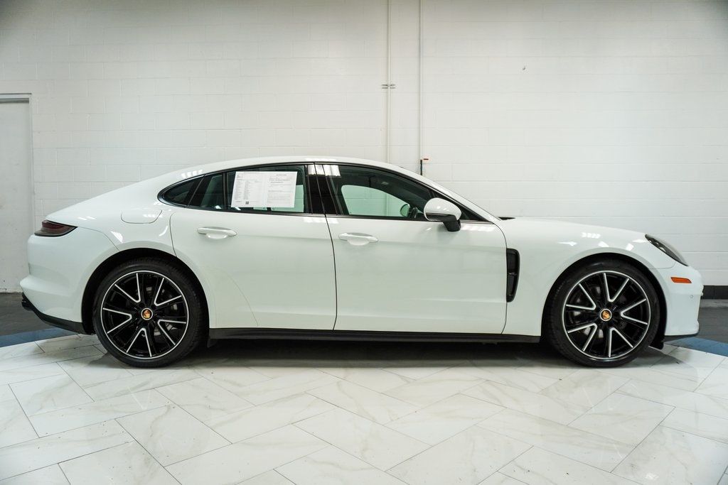 2022 Porsche Panamera 4 photo 8