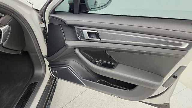 2022 Porsche Panamera 4 E-Hybrid Platinum Edition AWD with Upgraded 21'' Wheels - 22948074 - 28