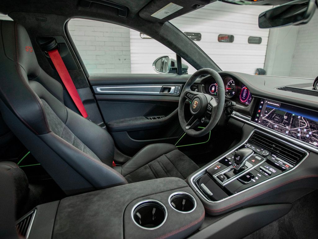 2022 Porsche Panamera GTS photo 17