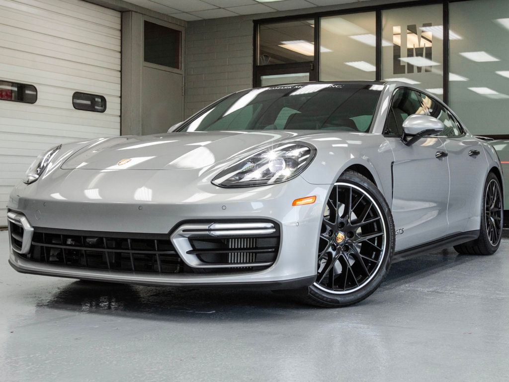 2022 Porsche Panamera GTS photo 2