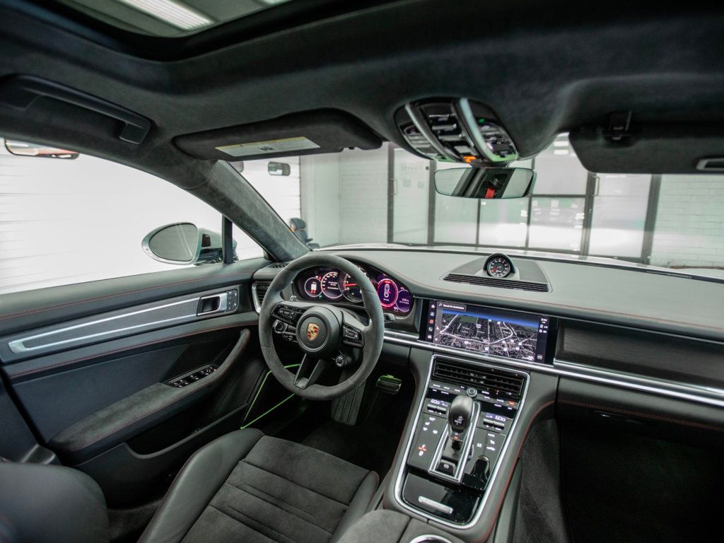 2022 Porsche Panamera GTS photo 18