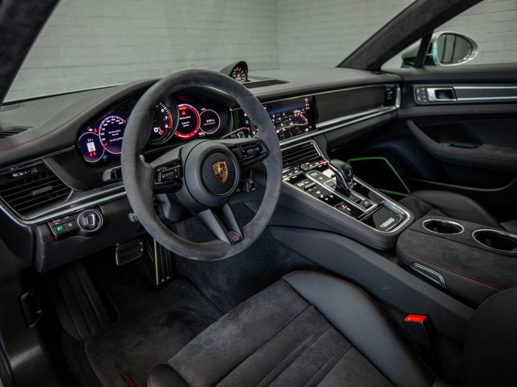 2022 Porsche Panamera GTS photo 19