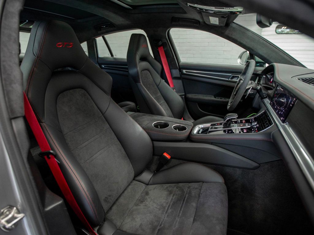 2022 Porsche Panamera GTS photo 24