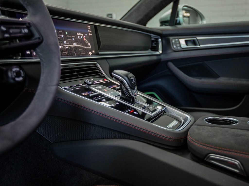 2022 Porsche Panamera GTS photo 25