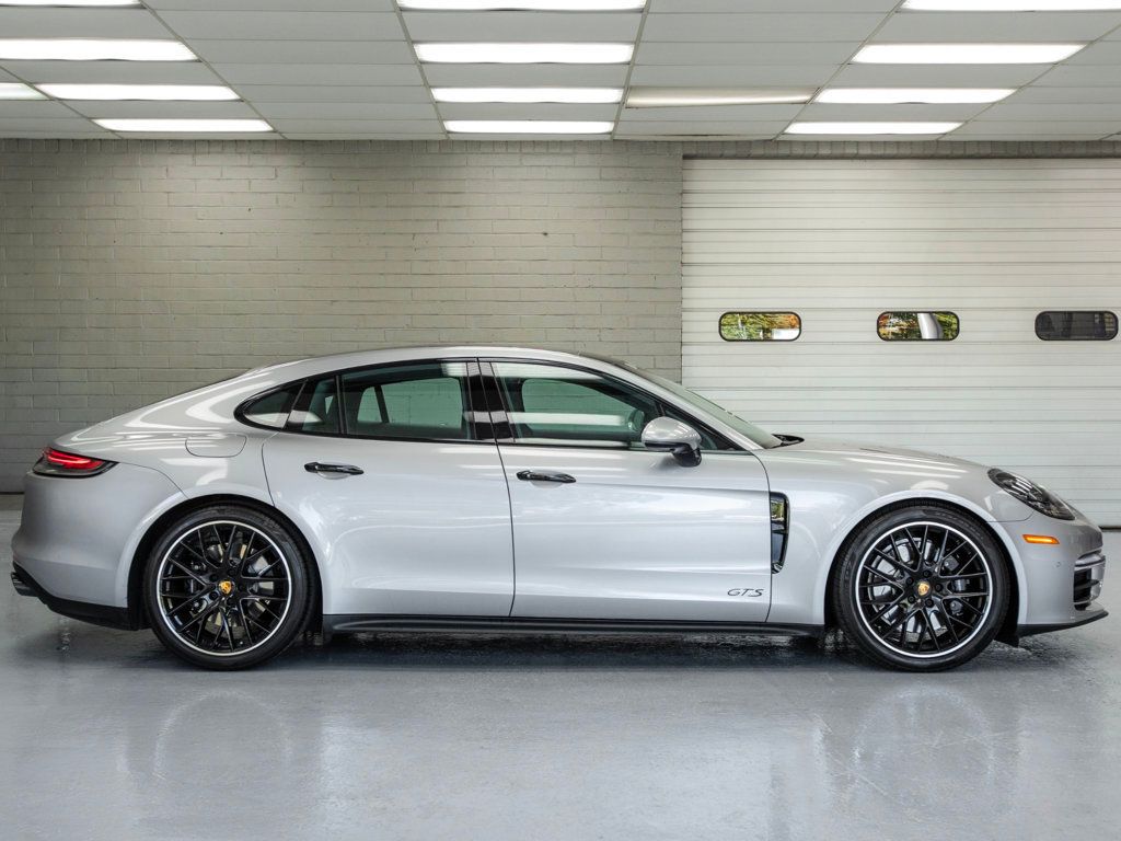 2022 Porsche Panamera GTS photo 3
