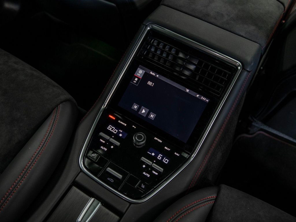 2022 Porsche Panamera GTS photo 28