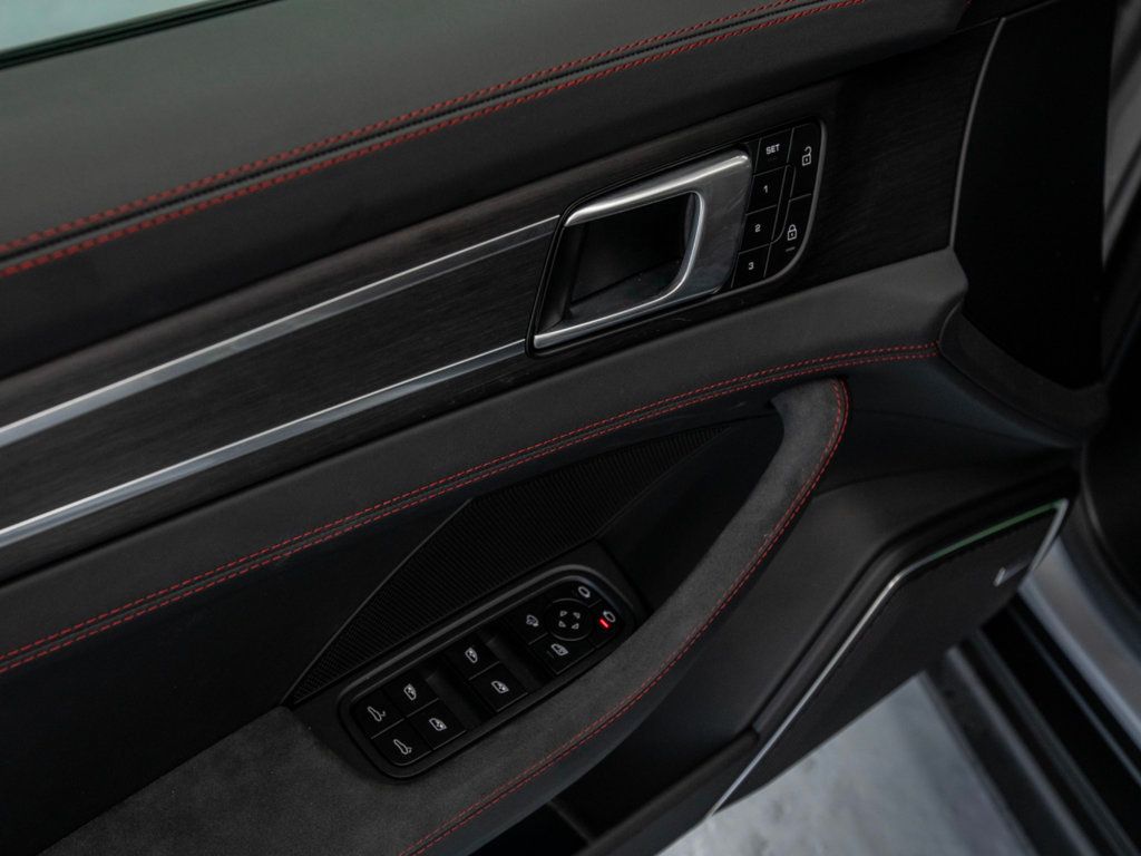 2022 Porsche Panamera GTS photo 33