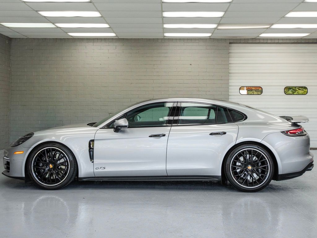 2022 Porsche Panamera GTS photo 4