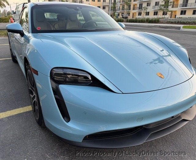 2022 Porsche Taycan 4 photo 11