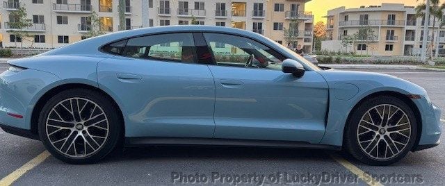 2022 Porsche Taycan 4 photo 14
