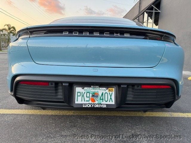 2022 Porsche Taycan 4 photo 23