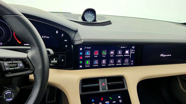 2022 Porsche Taycan GTS AWD with Premium Package, PDCC Sport, ACC & Subsecond Clock - 22988727 - 18