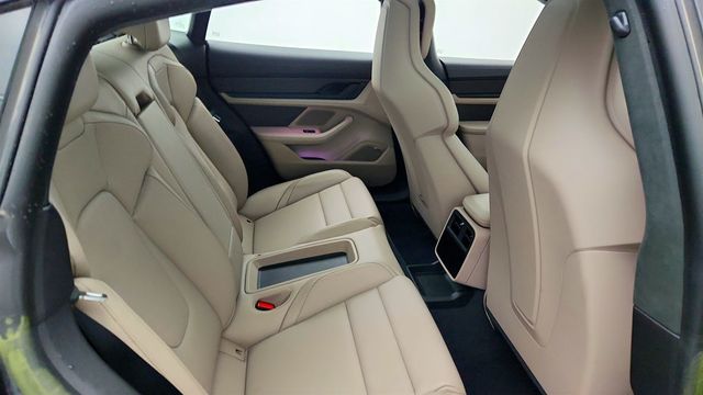 2022 Porsche Taycan GTS AWD with Premium Package, PDCC Sport, ACC & Subsecond Clock - 22988727 - 24