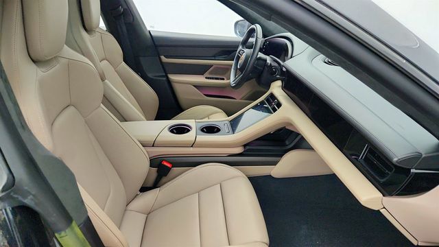 2022 Porsche Taycan GTS AWD with Premium Package, PDCC Sport, ACC & Subsecond Clock - 22988727 - 25