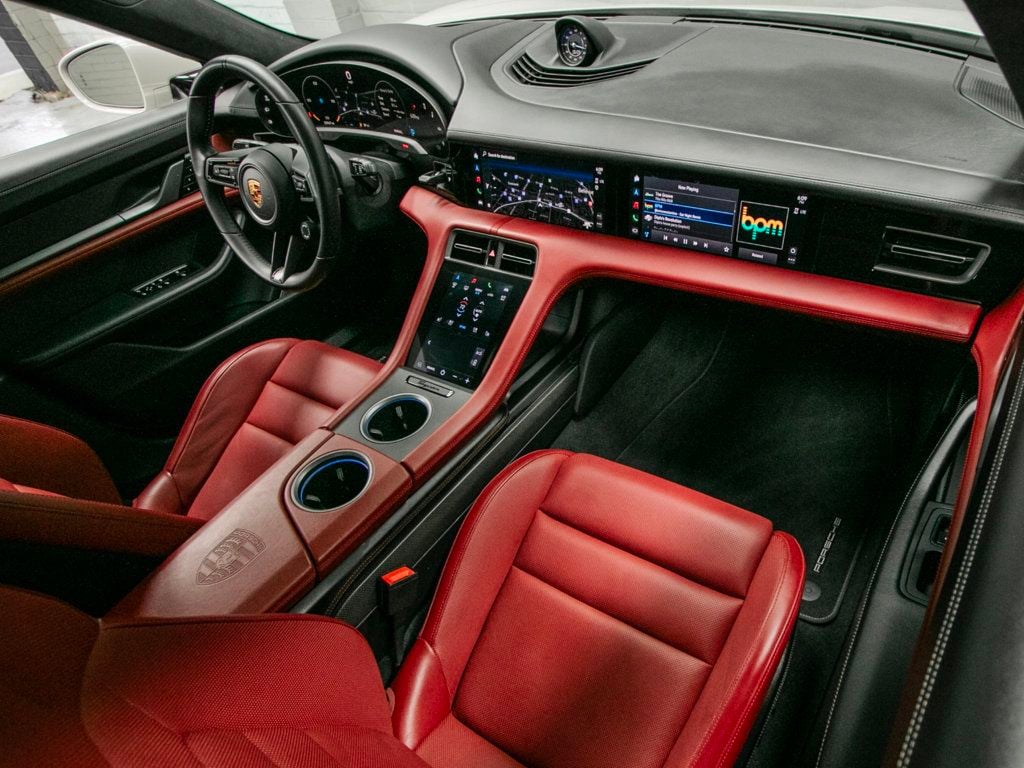 Porsche Taycan photo 19