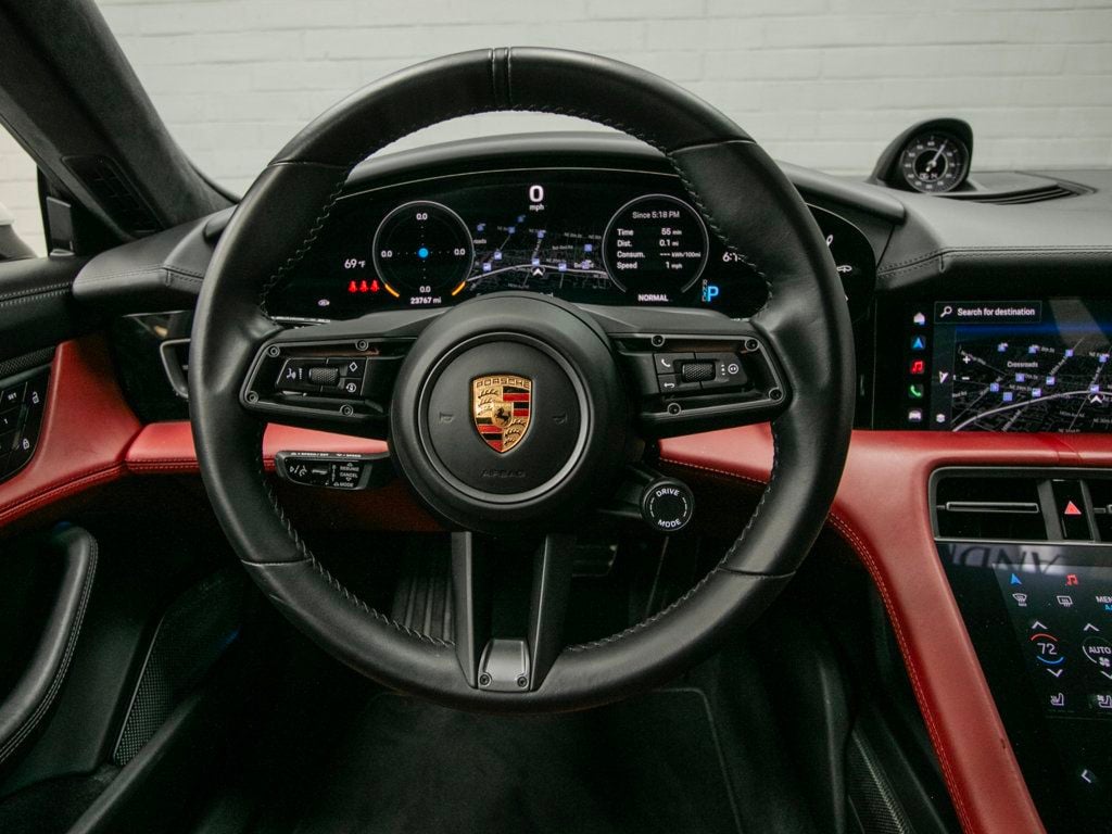 Porsche Taycan photo 20