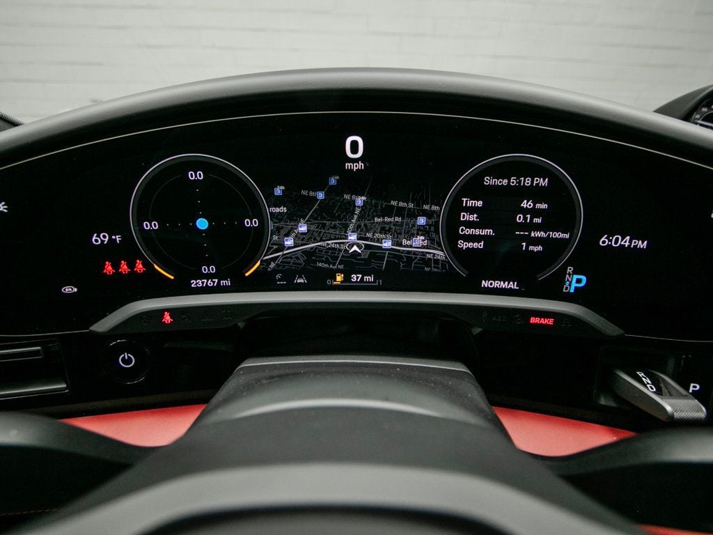 Porsche Taycan photo 21