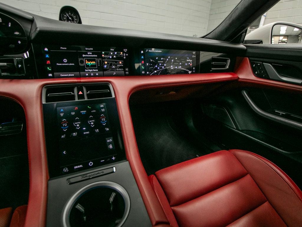 Porsche Taycan photo 25