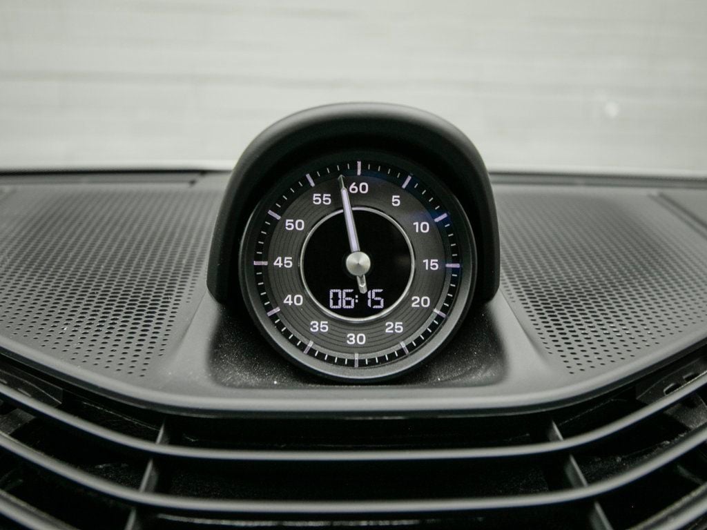 Porsche Taycan photo 26