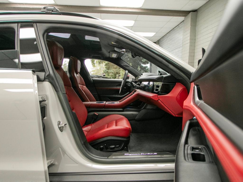 Porsche Taycan photo 29