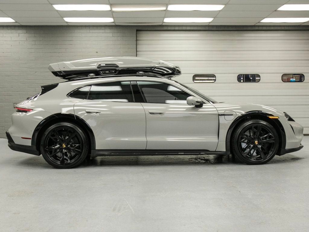 Porsche Taycan photo 3