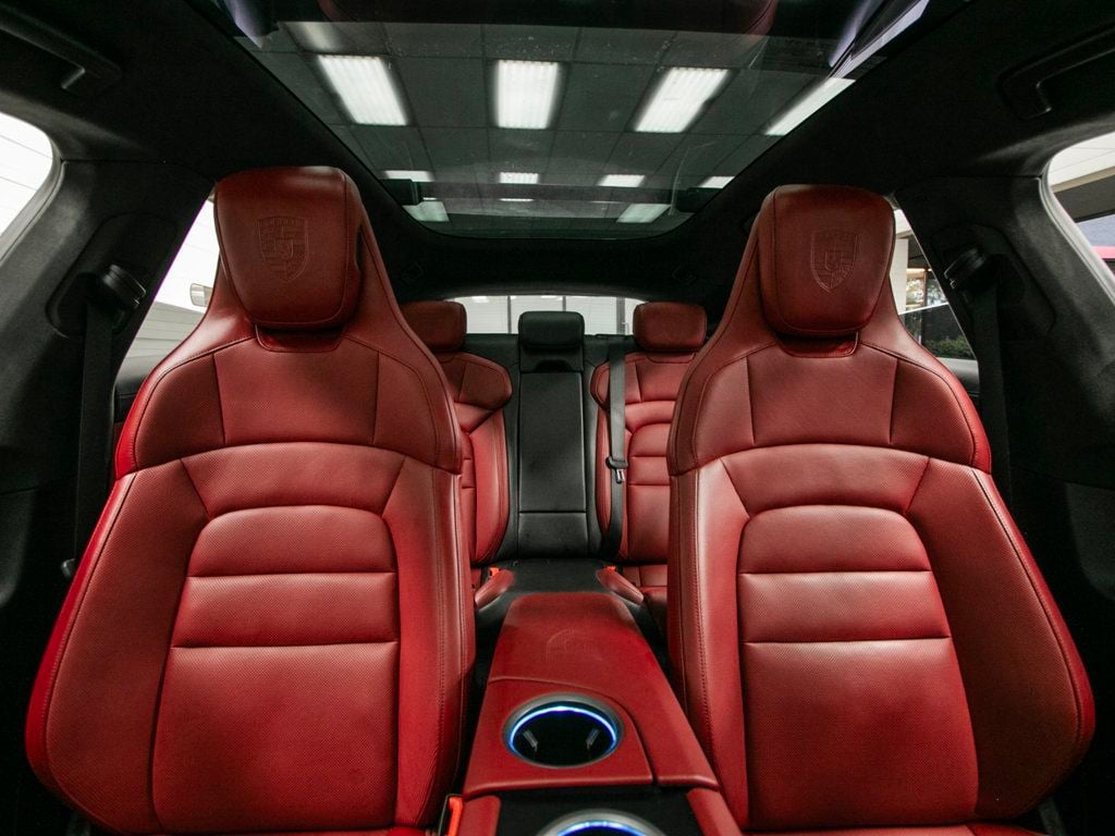 Porsche Taycan photo 30