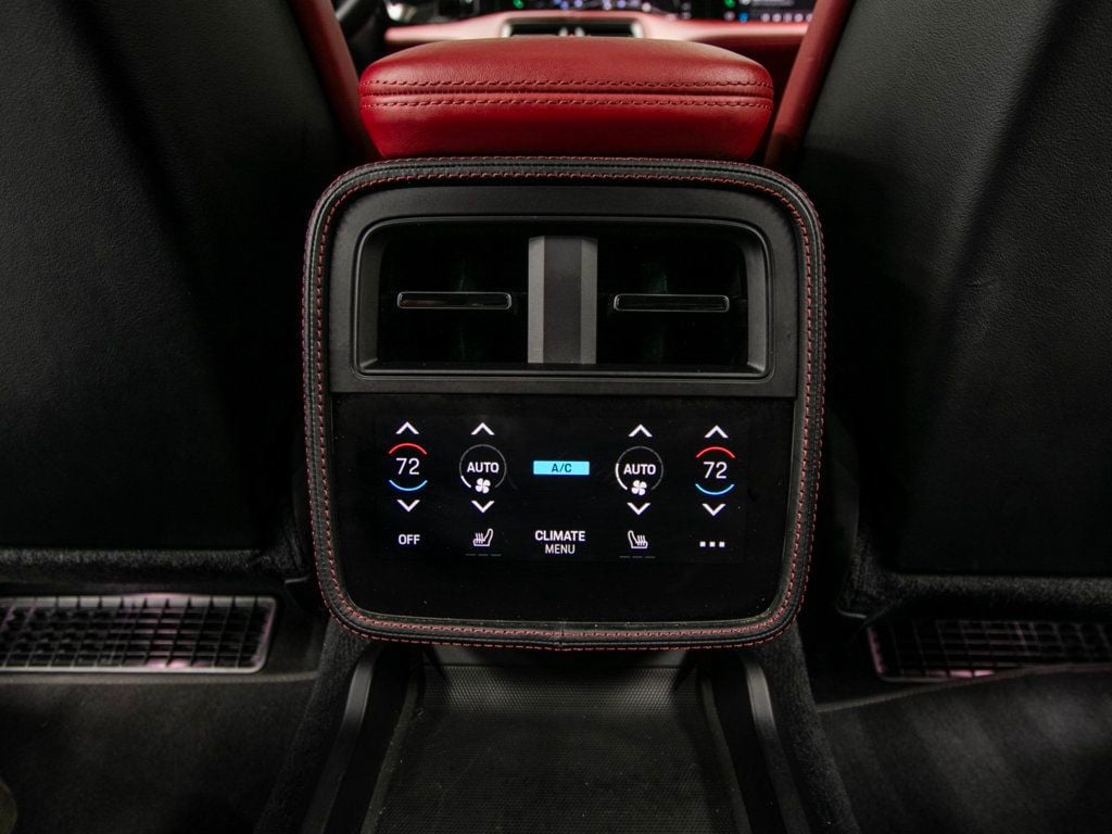Porsche Taycan photo 35