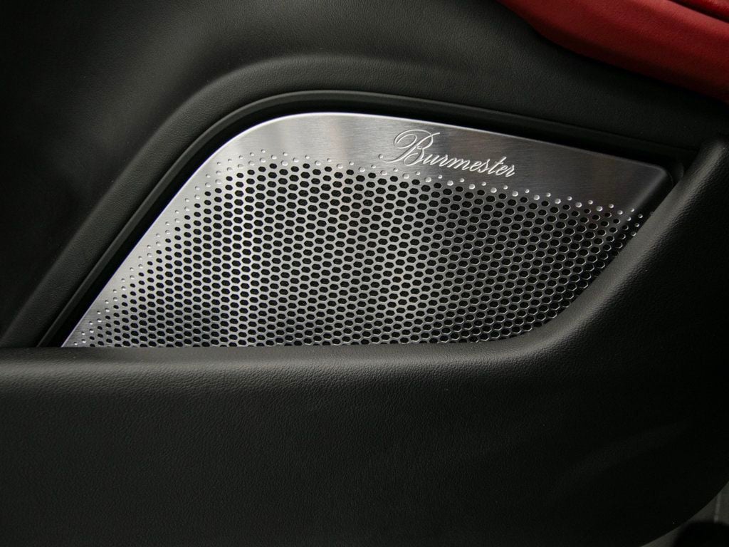 Porsche Taycan photo 36